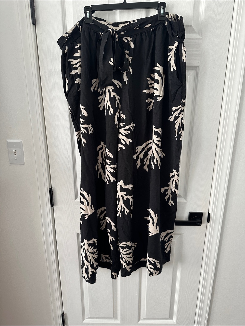 Black and cream Printed Women's Dress Wide Pants with Tie Waist worn once